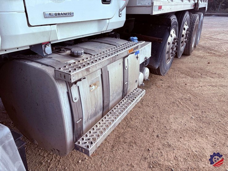 2019-mack-granite-gr64f-image-13