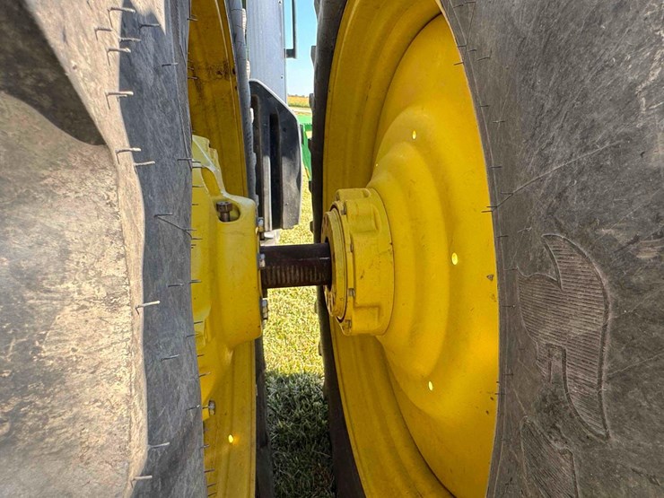 2013-john-deere-8285r-image-12