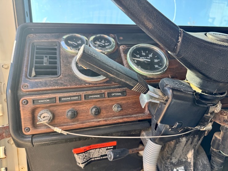 #14024-•-2007-freightliner-fld120sd-truck-tractor-image-8