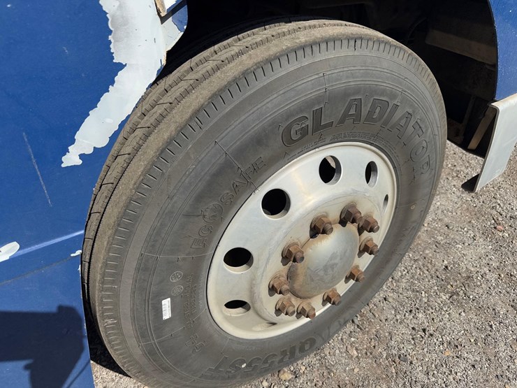 peterbilt-semi-tractor-image-12