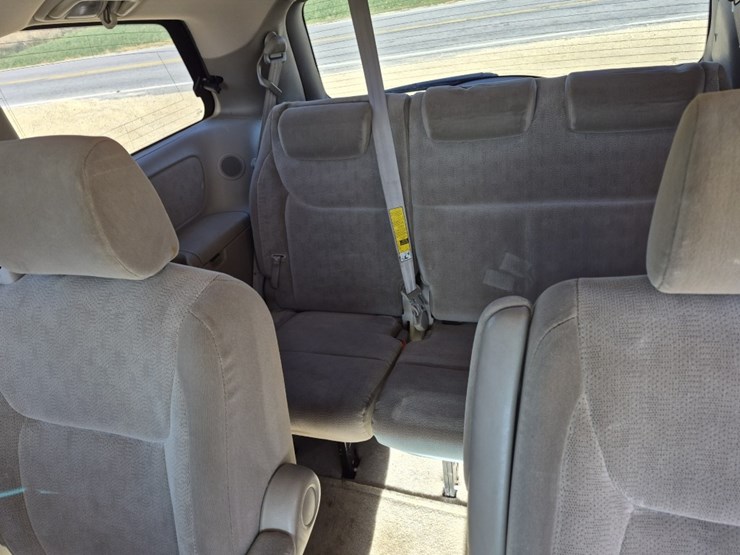 2004-toyota-sienna-image-12