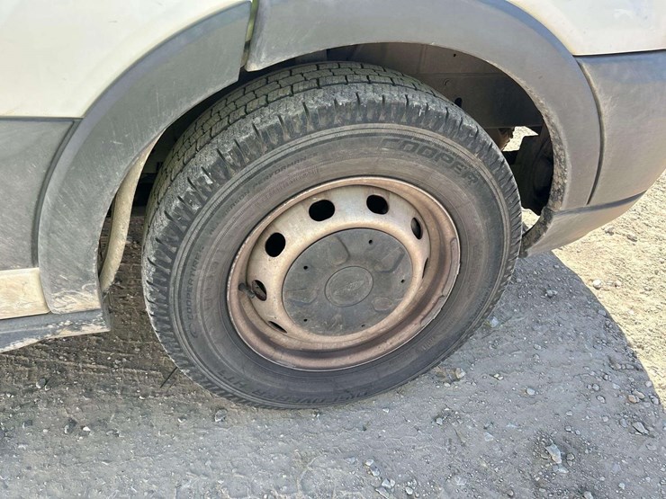 2017-ford-transit-350-passenger-van-image-28