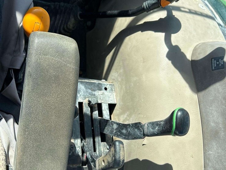 2016-john-deere-5055e-4wd-59hp-utility-tractor-image-15