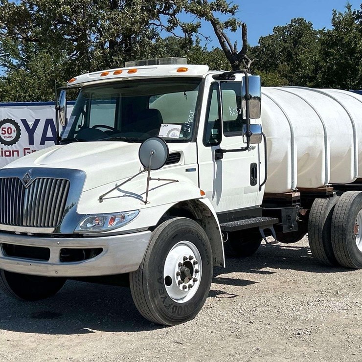 2010 INTERNATIONAL DURASTAR 4300