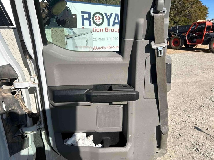 2018-ford-f350-image-17