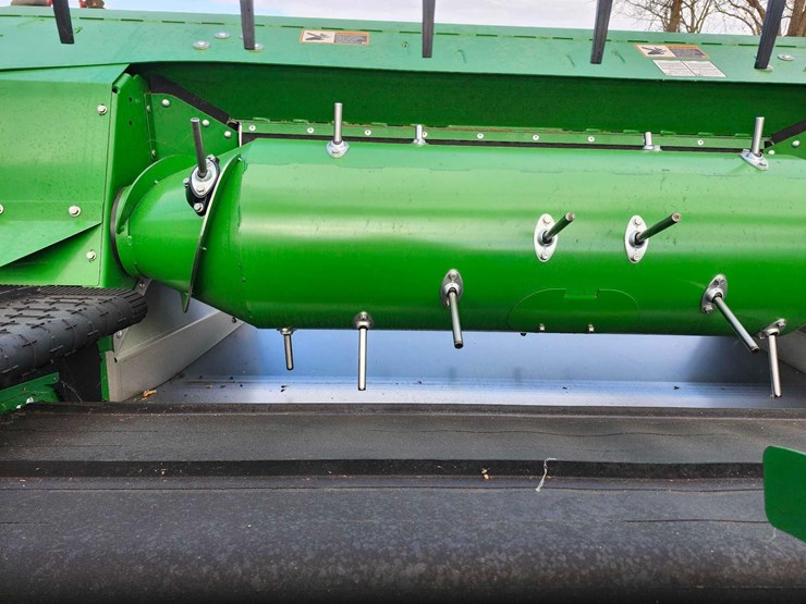 2024-john-deere-35-image-12