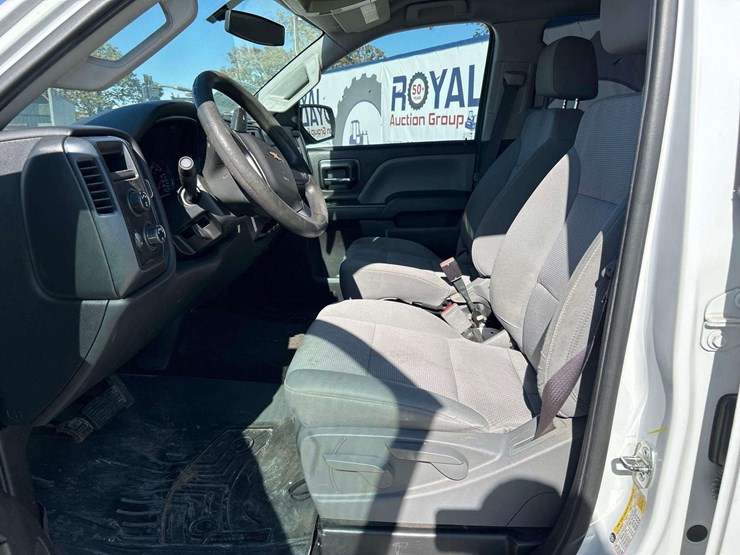 2017-chevrolet-silverado-2500-image-13