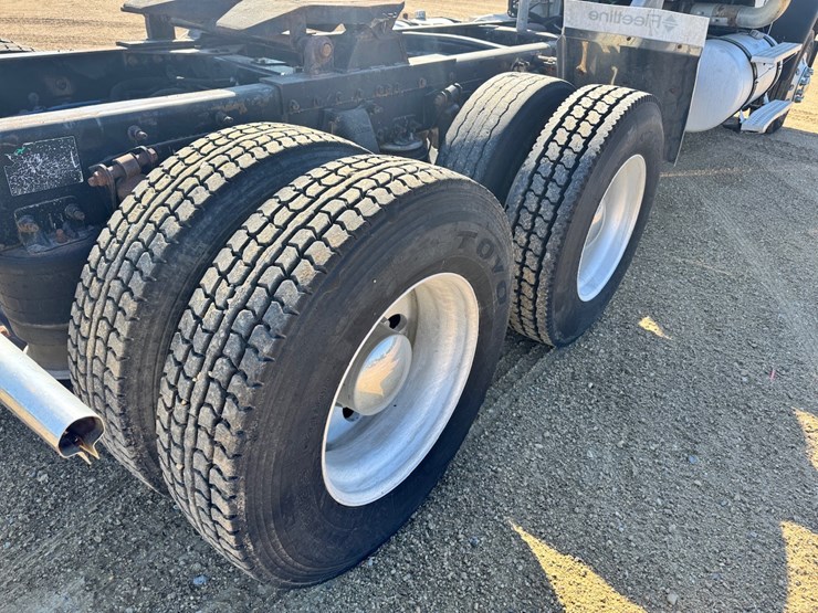 #14024-•-2007-freightliner-fld120sd-truck-tractor-image-21