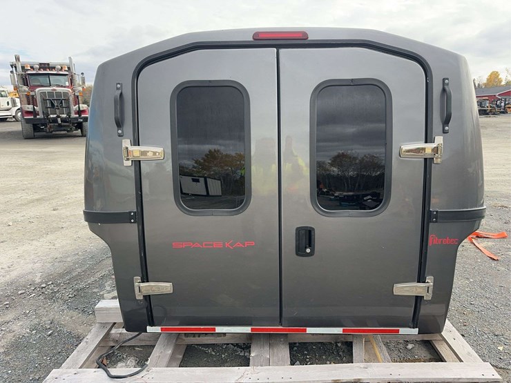 space-kap-for-8’-box-image-5