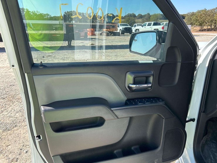 2017-chevrolet-silverado-2500-image-12