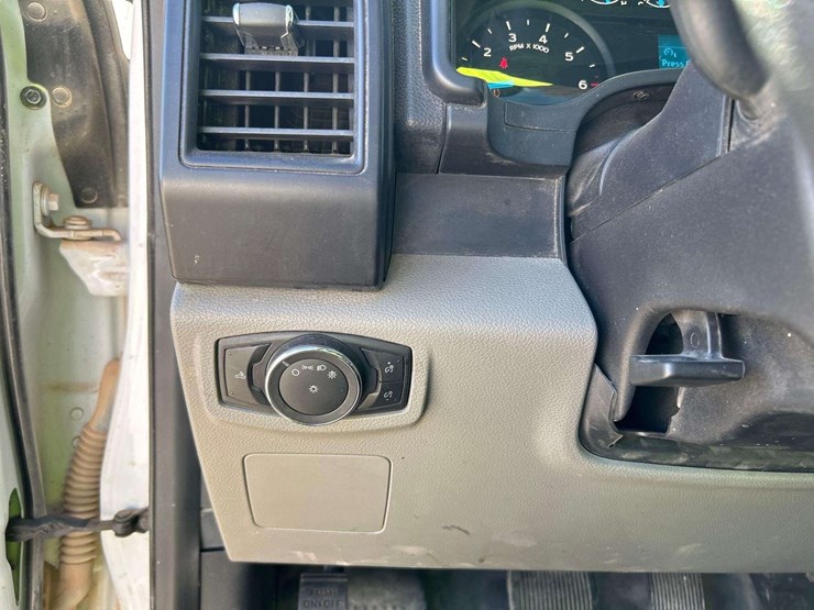 2017-ford-f150-image-15