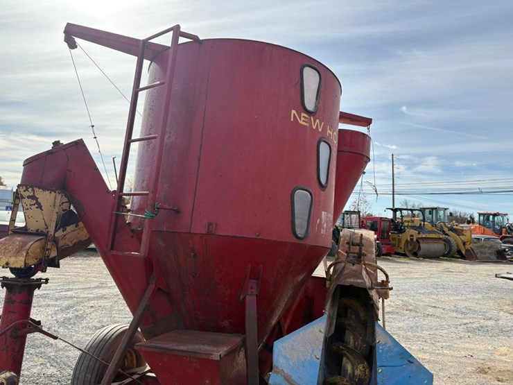 new-holland-352-image-8