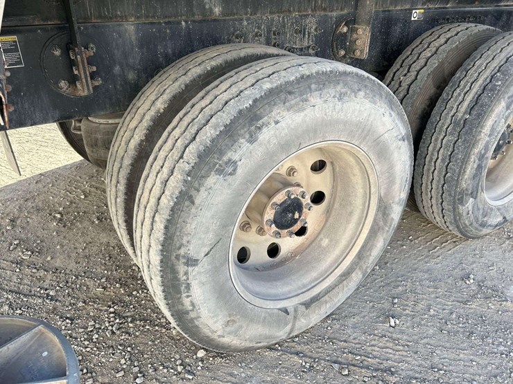 2015-peterbilt-367-image-36