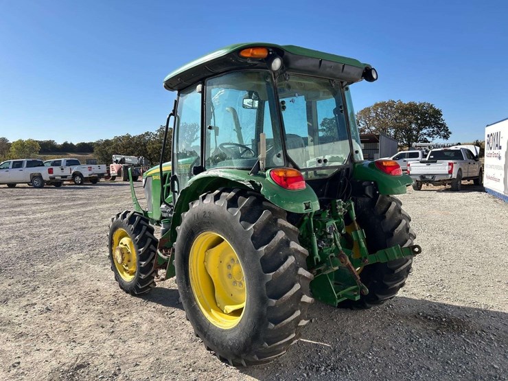 2016-john-deere-5055e-4wd-59hp-utility-tractor-image-2