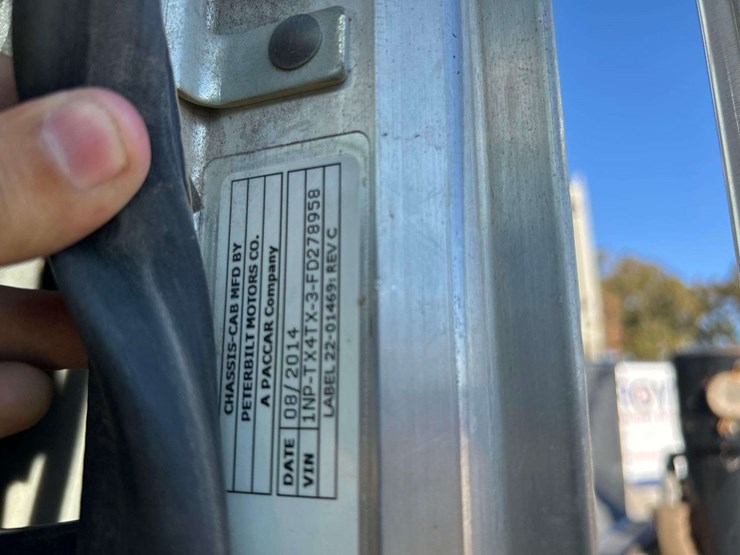 2015-peterbilt-367-image-5