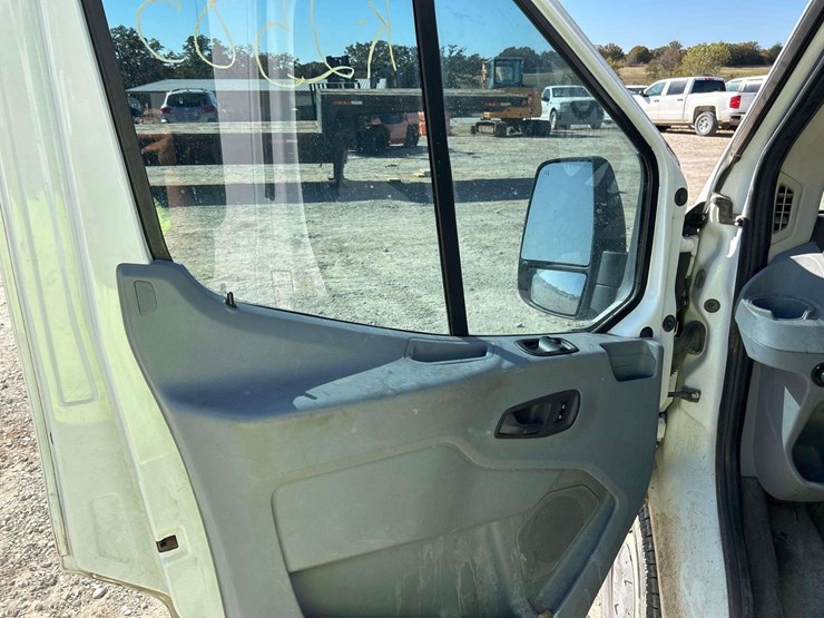 2017-ford-transit-350-passenger-van-image-12