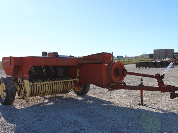 new-holland-273-image-3