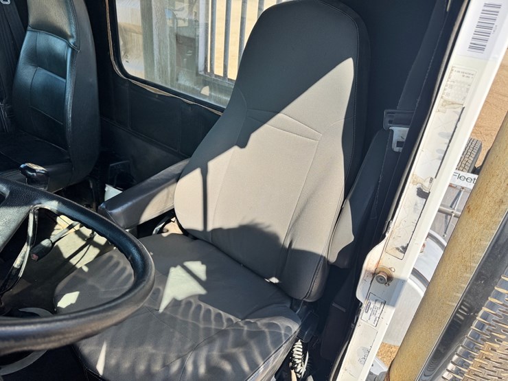 #14024-•-2007-freightliner-fld120sd-truck-tractor-image-16