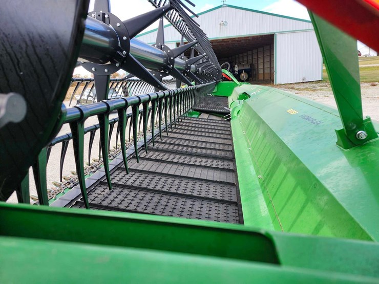 2024-john-deere-35-image-2