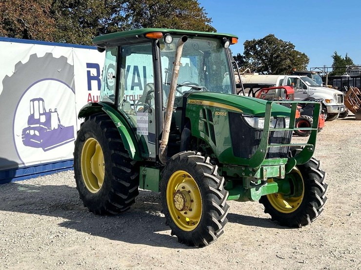 2016-john-deere-5055e-4wd-59hp-utility-tractor-image-4