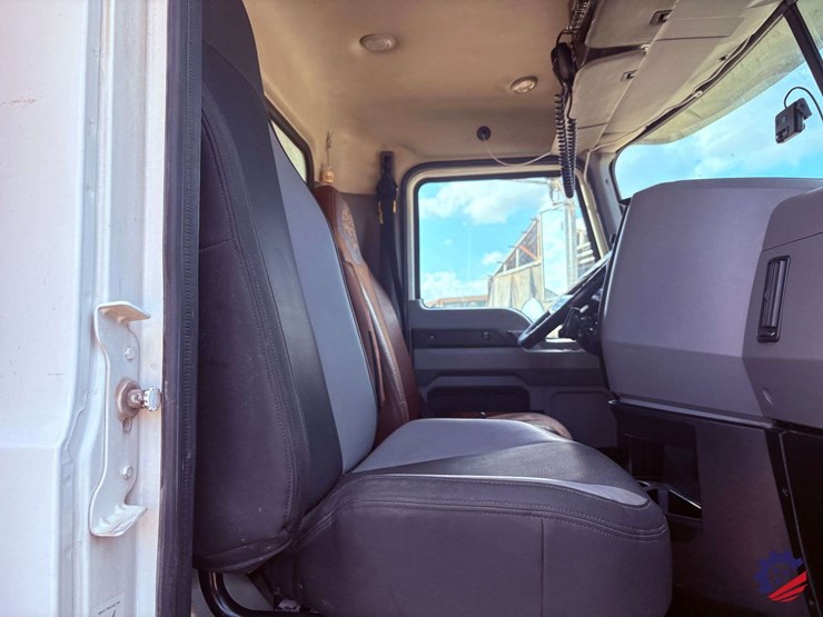 2019-mack-granite-gr64f-image-68