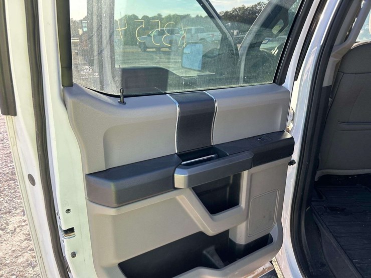 2017-ford-f150-image-19