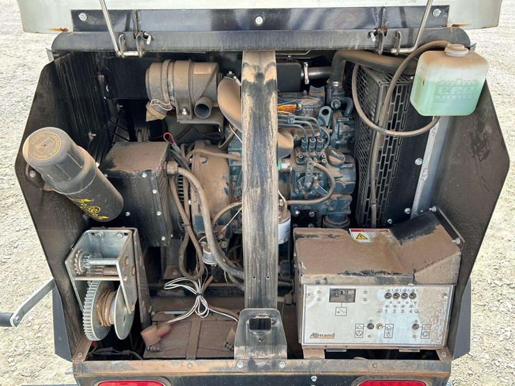 2019-allmand-bros-night-lite-v-series-image-7