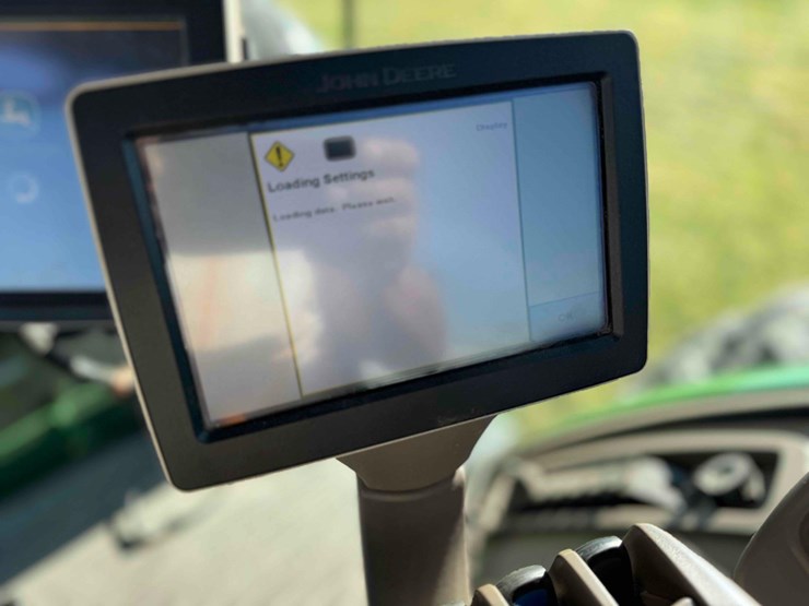 2013-john-deere-8285r-image-31