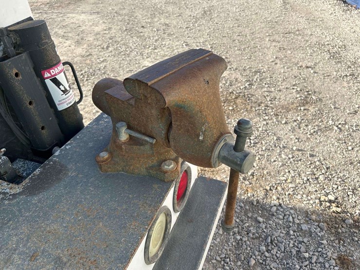 2017-ford-f550-image-25