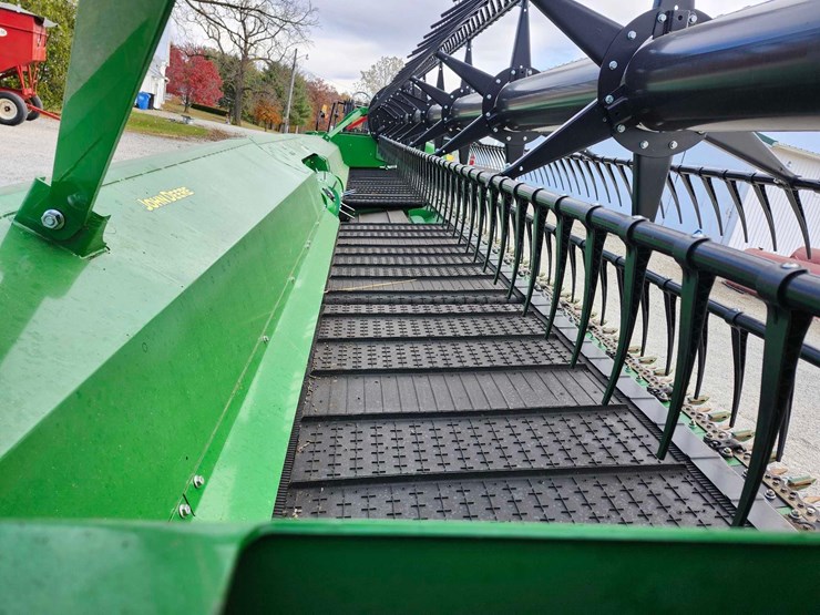 2024-john-deere-35-image-9