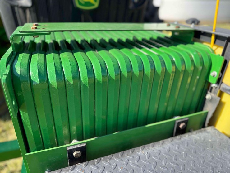 2013-john-deere-8285r-image-22