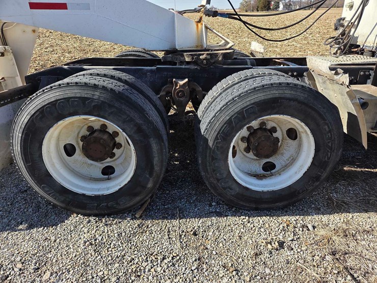 1994-freightliner-semi-image-25