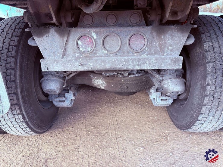 2019-mack-granite-gr64f-image-21