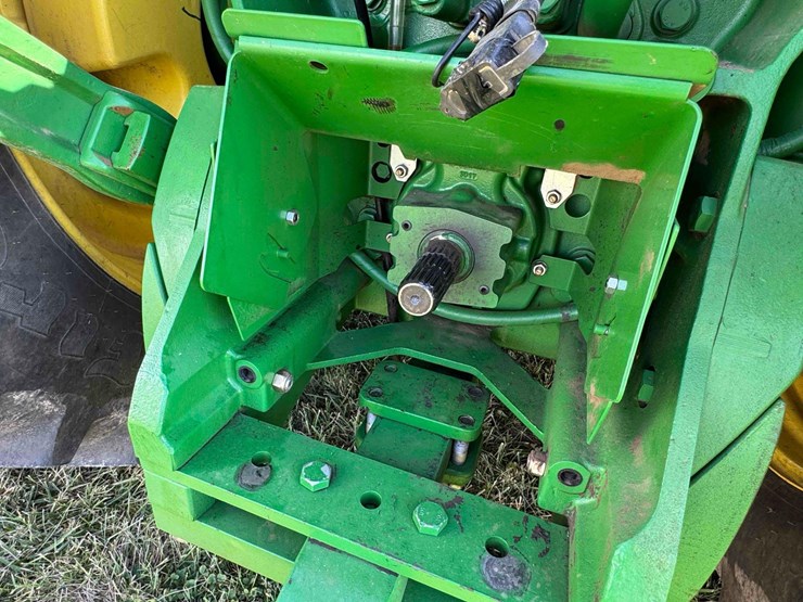 2013-john-deere-8285r-image-11