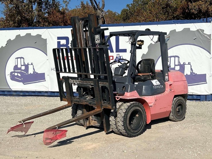 toyota-7fdku40-7,350lb-forklift-image-1