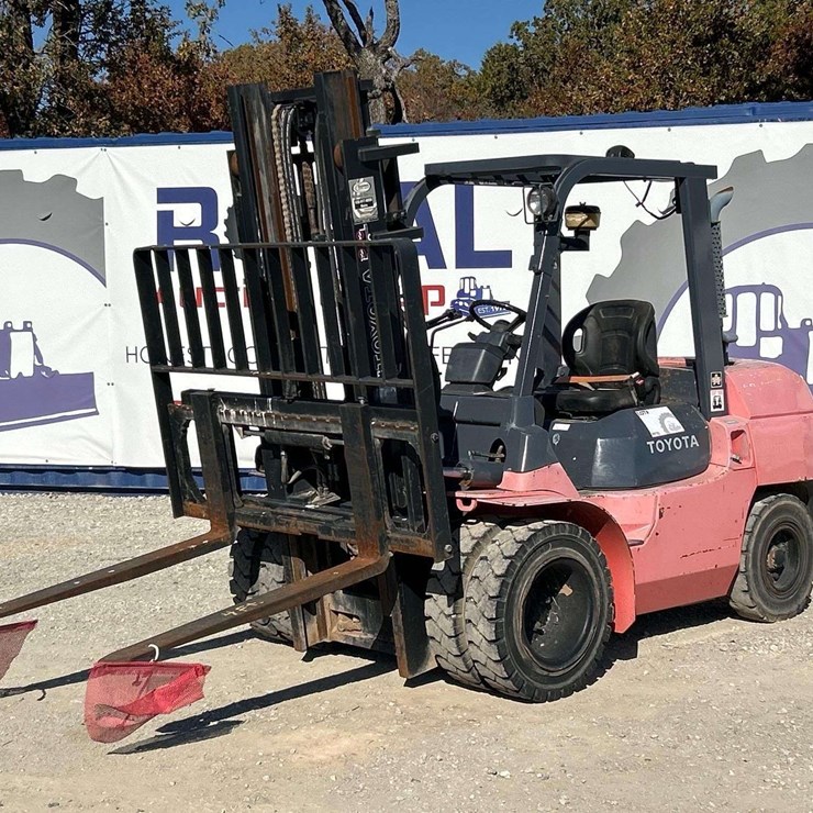 Toyota 7FDKU40 7,350lb Forklift