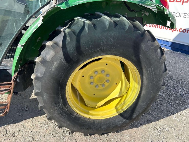 2016-john-deere-5055e-4wd-59hp-utility-tractor-image-20