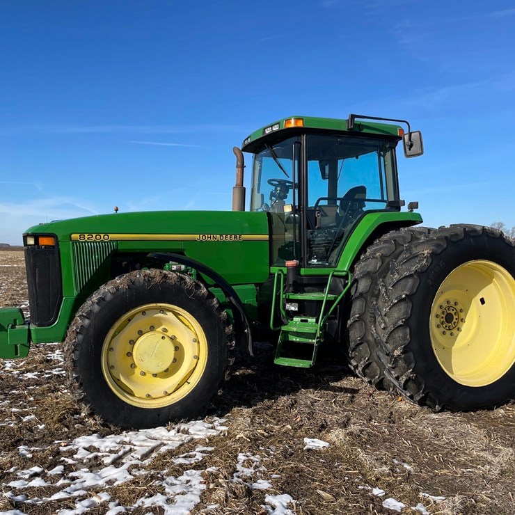 JOHN DEERE 8200
