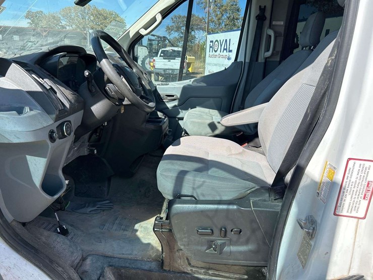 2017-ford-transit-350-passenger-van-image-13