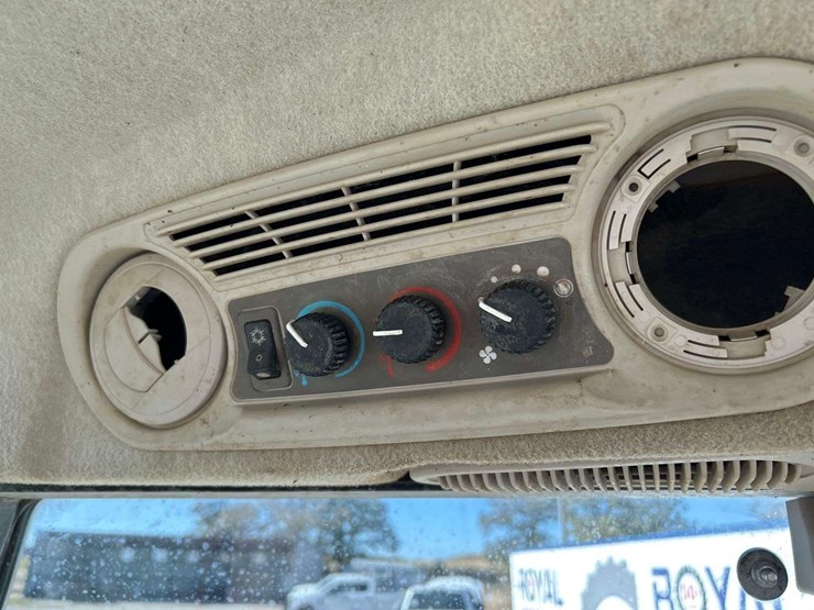 2016-john-deere-5055e-4wd-59hp-utility-tractor-image-16