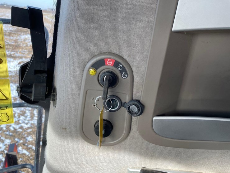 2014-case-ih-5130-image-58