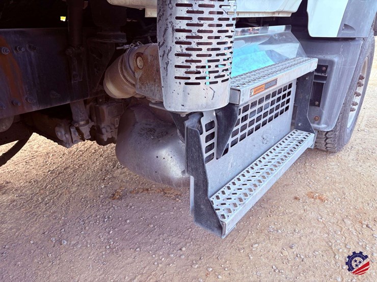 2019-mack-granite-gr64f-image-31