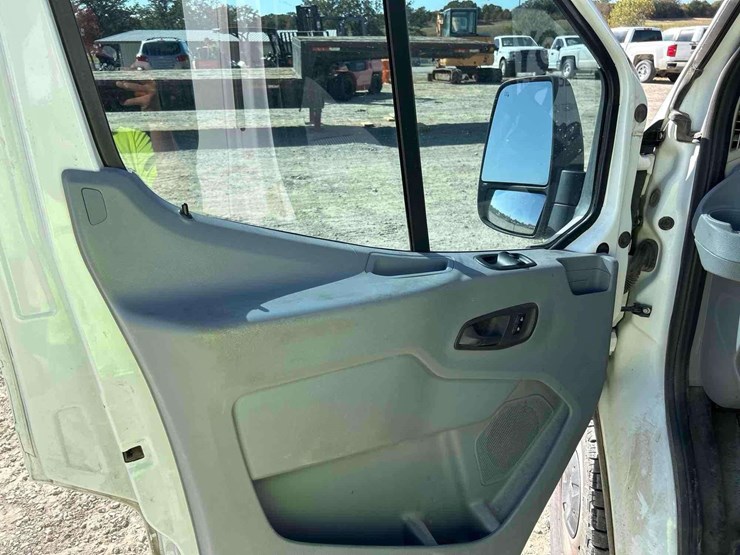 2017-ford-transit-350-passenger-van-image-11