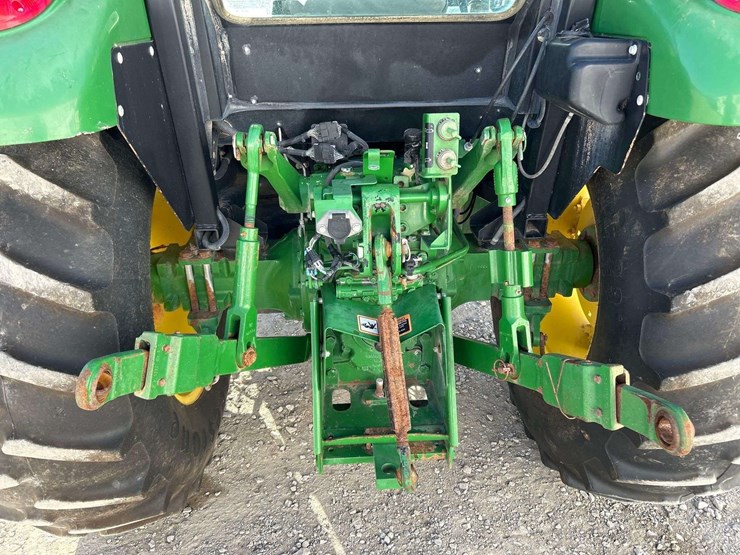 2016-john-deere-5055e-4wd-59hp-utility-tractor-image-17