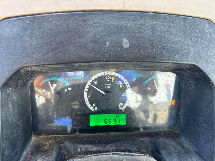 2016-john-deere-5055e-4wd-59hp-utility-tractor-image-12