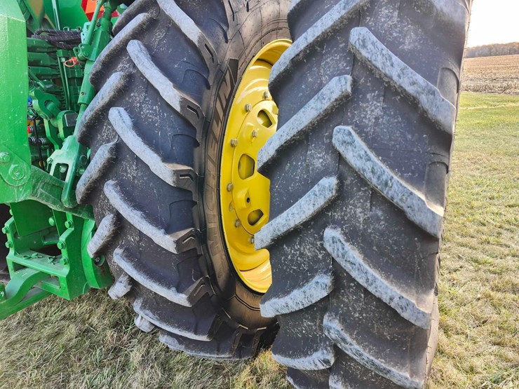 2022-john-deere-8r-310-image-16