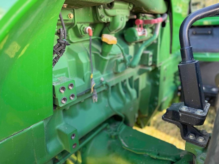 2013-john-deere-8285r-image-25
