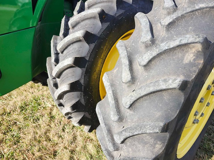 2012-john-deere-8285r-image-3