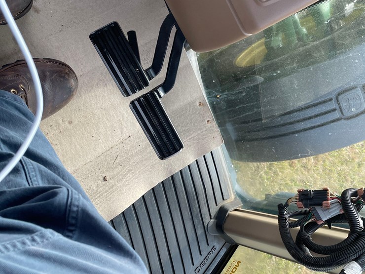 2005-john-deere-8420-image-22