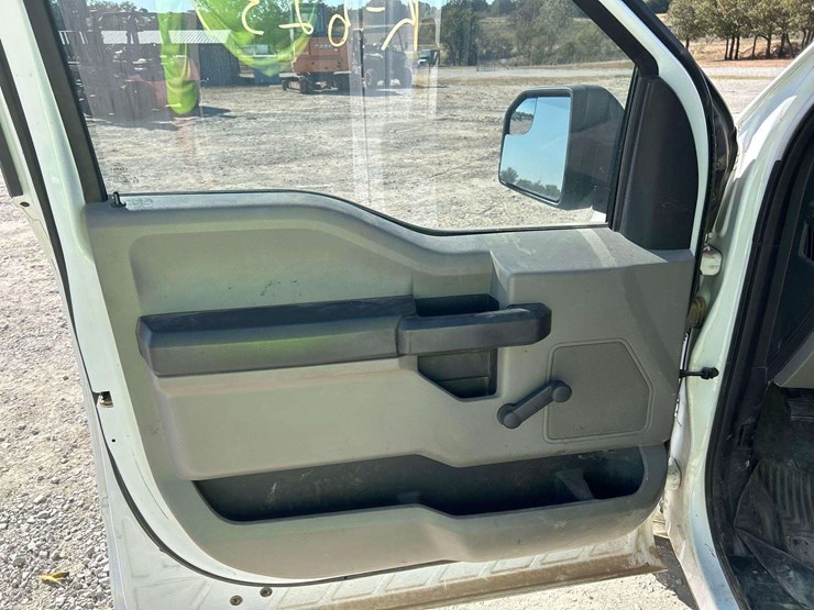 2016-ford-f150-image-12